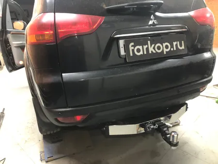Фаркоп TowRus для Mitsubishi Pajero Sport 2008-2017 (с нерж. накладкой) 159366 в Севастополь