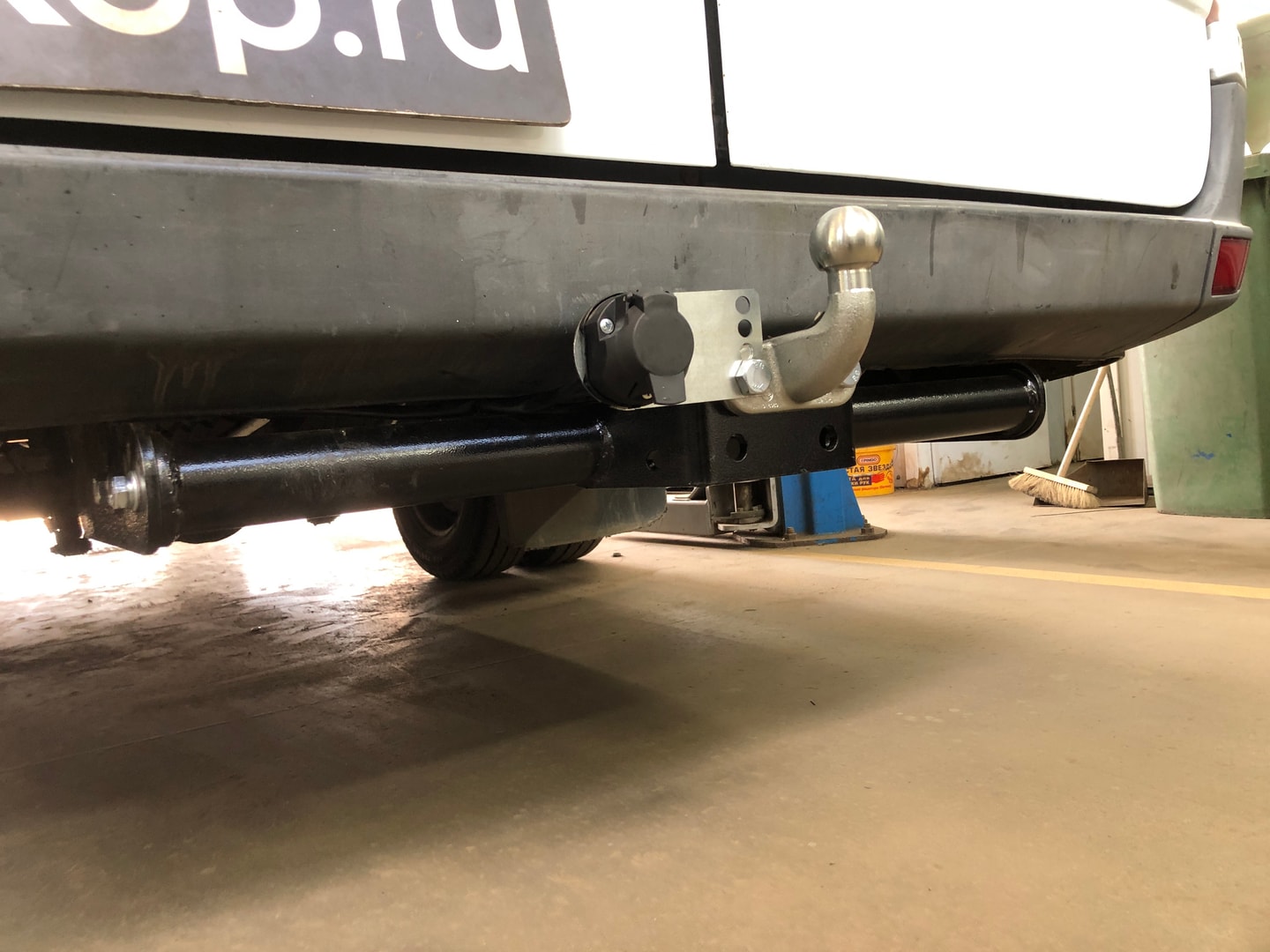 Установили фаркоп Лидер Плюс для Mercedes Sprinter 2006-2018 г.в. Установили фаркоп Лидер Плюс для Mercedes Sprinter 2006-2018 г.в.